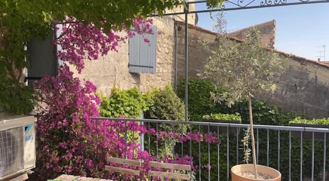 Le Grand Rouget Apartment Beaucaire  Exterior photo